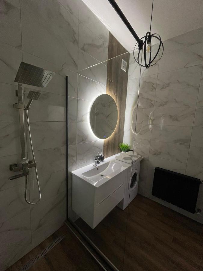 Vel Люкс Apartment Chernivtsi Ngoại thất bức ảnh
