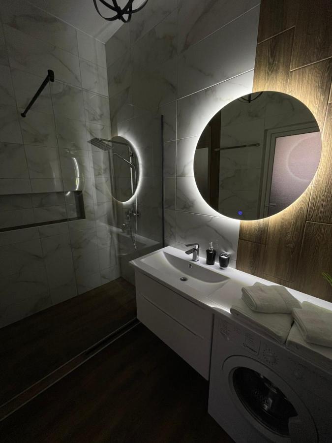 Vel Люкс Apartment Chernivtsi Ngoại thất bức ảnh