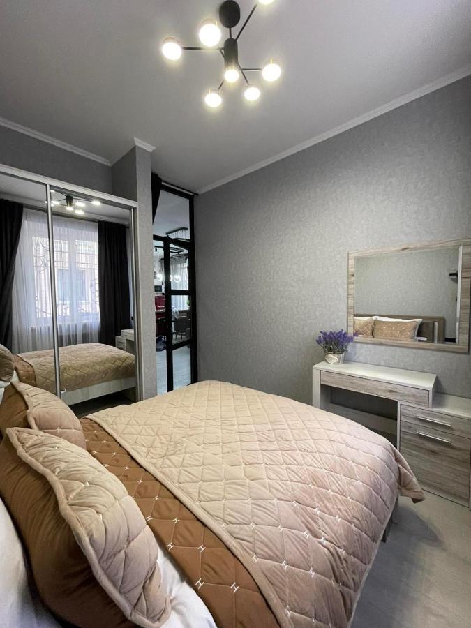 Vel Люкс Apartment Chernivtsi Ngoại thất bức ảnh
