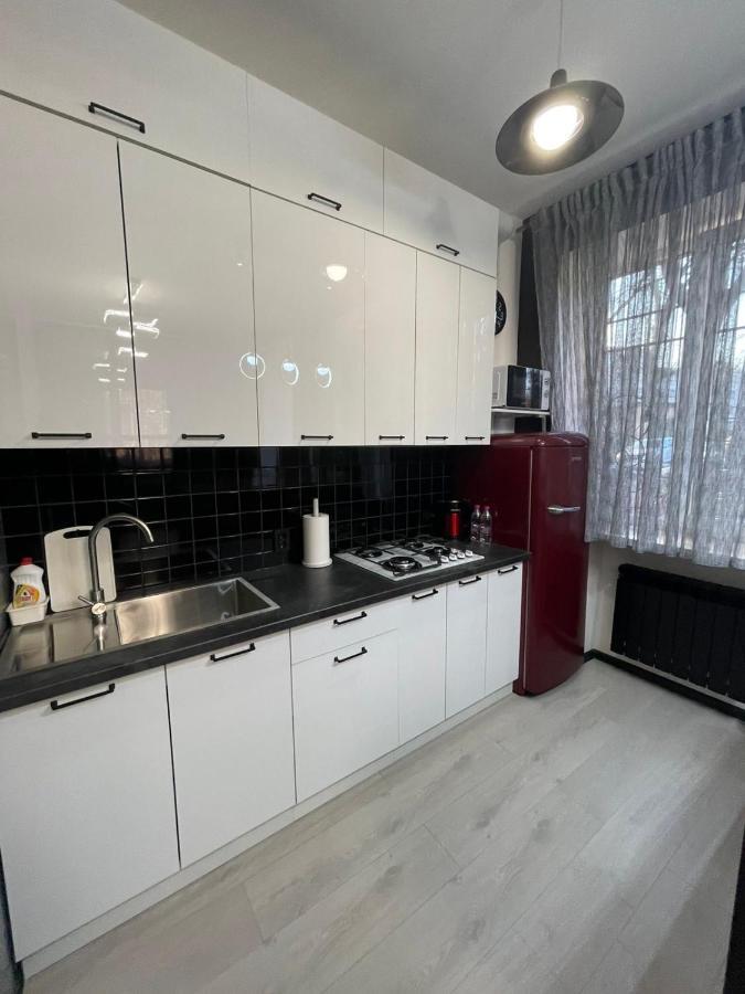 Vel Люкс Apartment Chernivtsi Ngoại thất bức ảnh