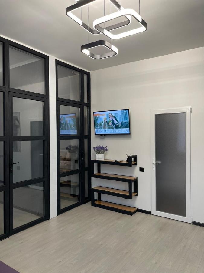 Vel Люкс Apartment Chernivtsi Ngoại thất bức ảnh